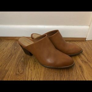 Old Navy heeled mule